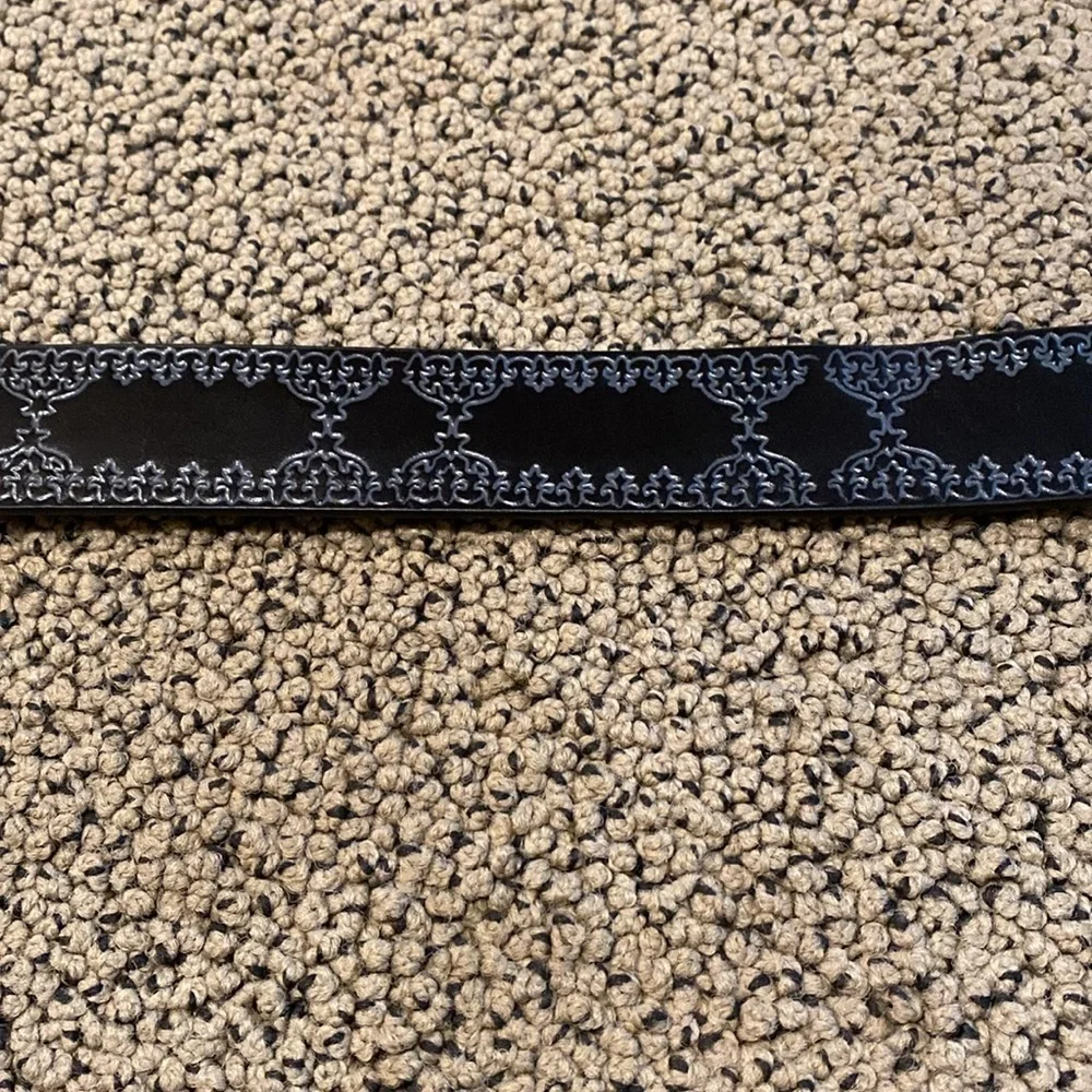 Leather Black Belt w/ Flower Buckle Size Small in Like New Condition